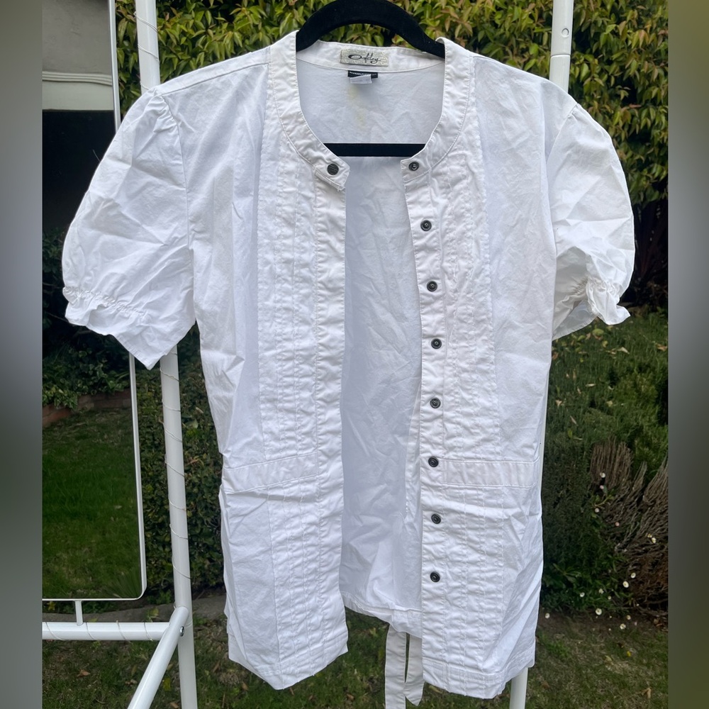 Oakley White Short Sleeve Snap Front Blouse
